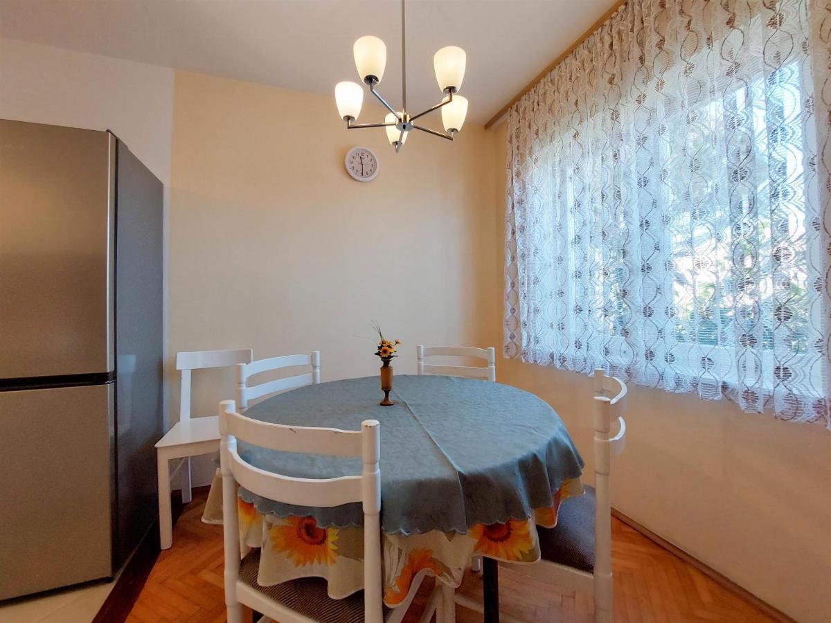 Apartments Nikola Punat Buitenkant foto