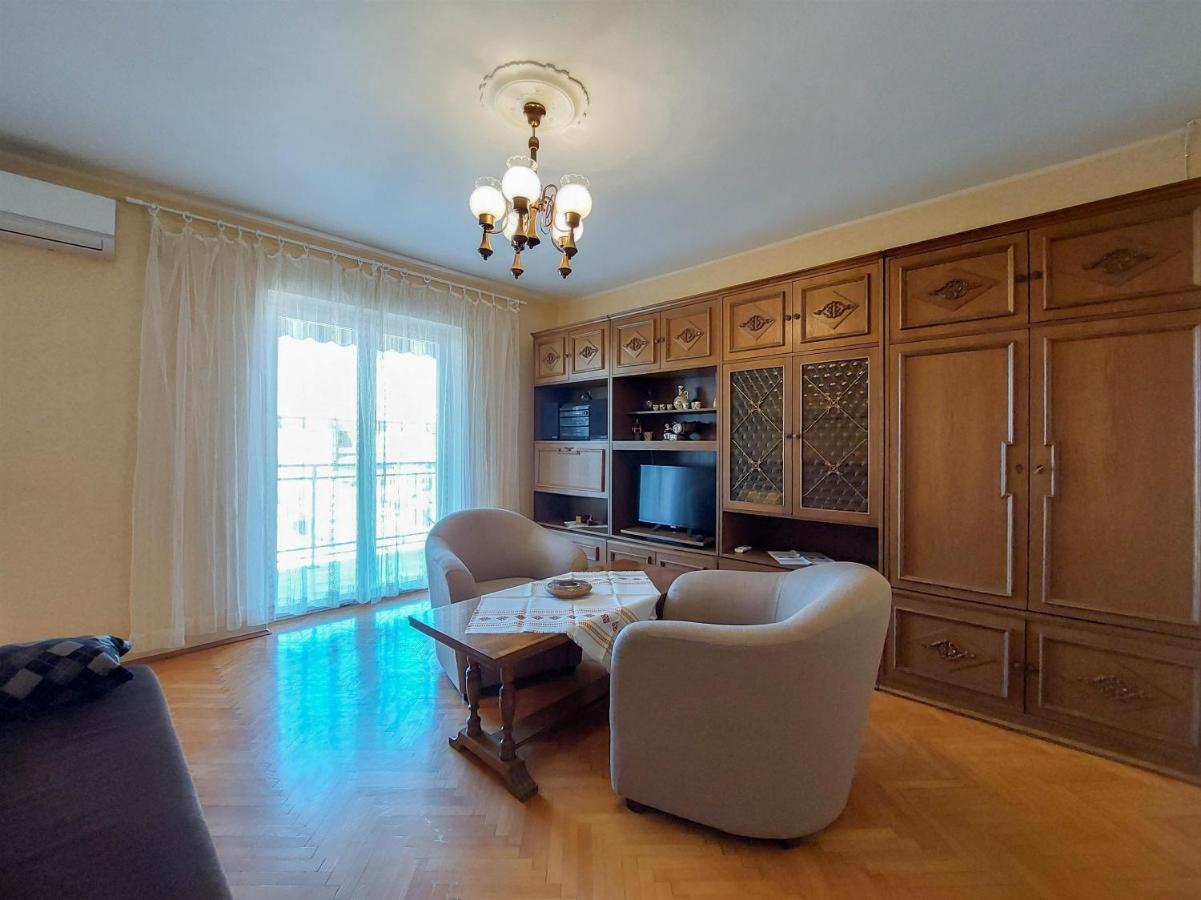 Apartments Nikola Punat Buitenkant foto