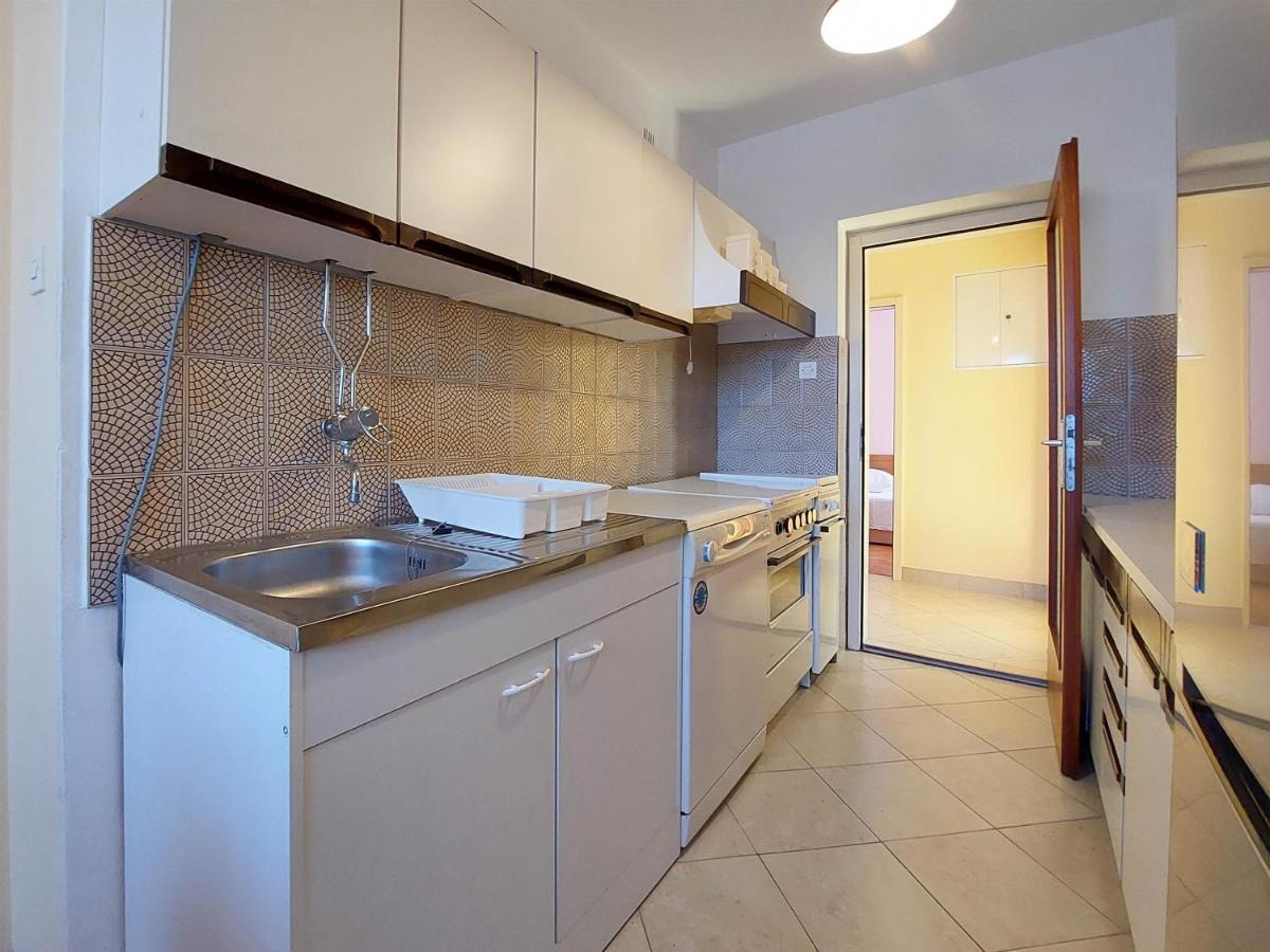 Apartments Nikola Punat Buitenkant foto