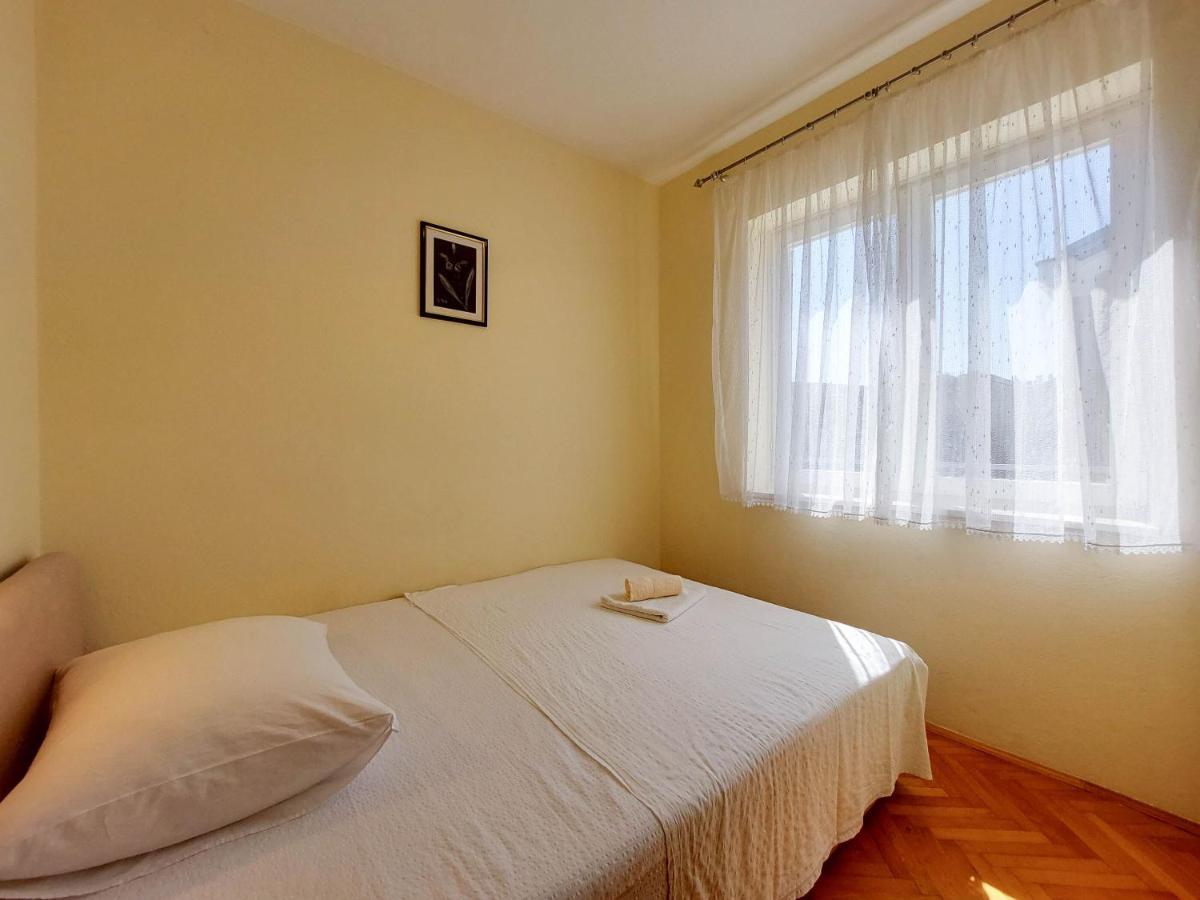 Apartments Nikola Punat Buitenkant foto