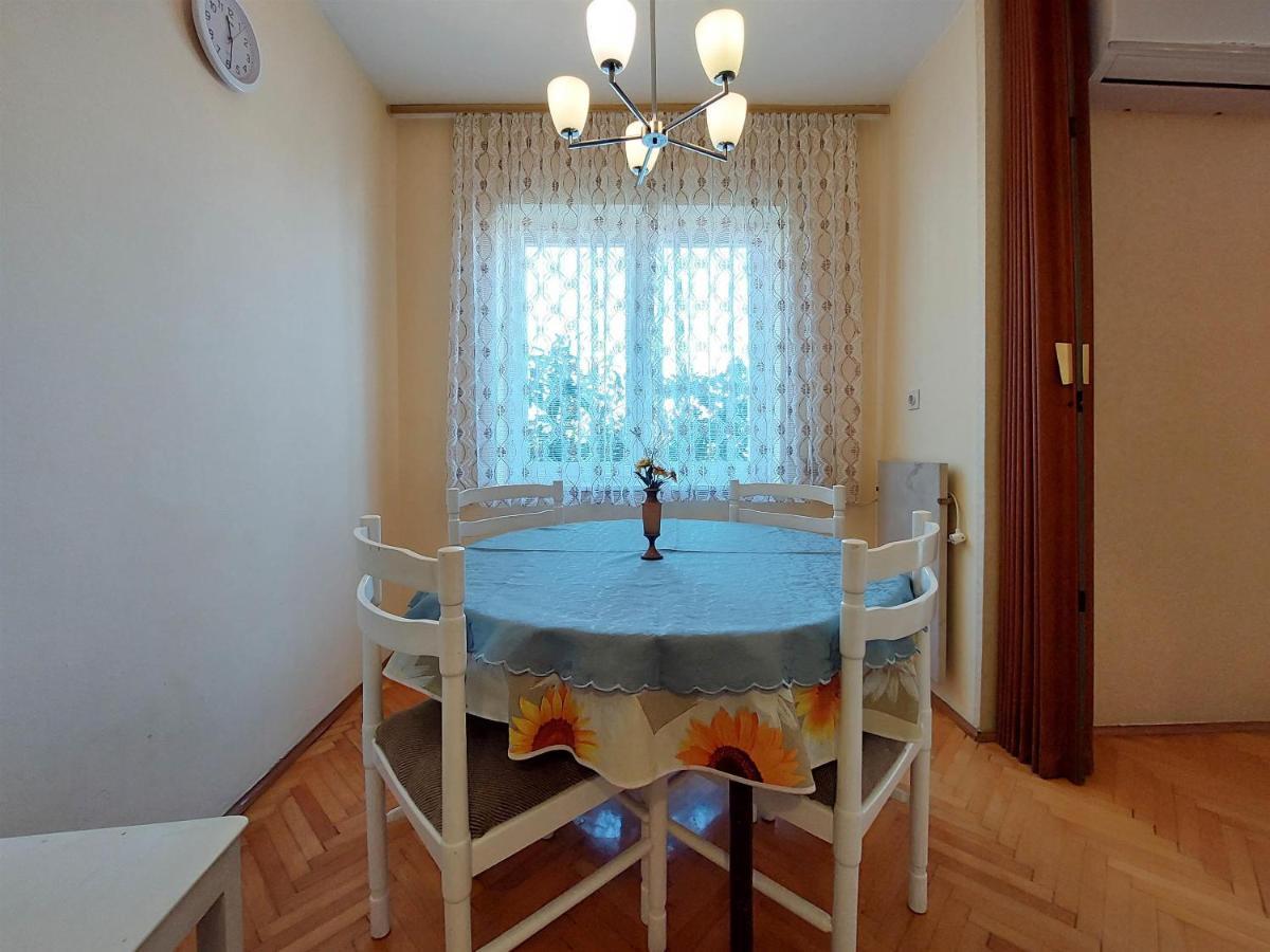 Apartments Nikola Punat Buitenkant foto