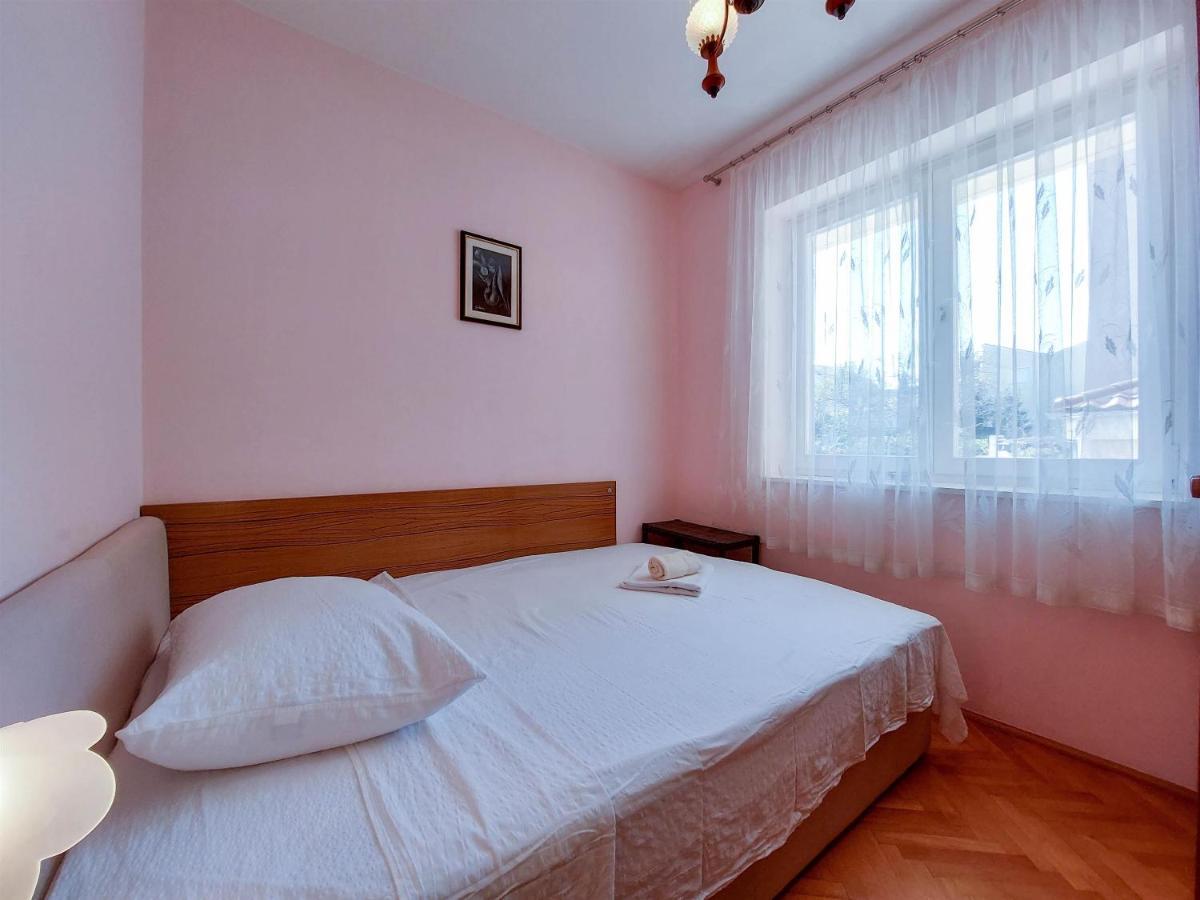 Apartments Nikola Punat Buitenkant foto