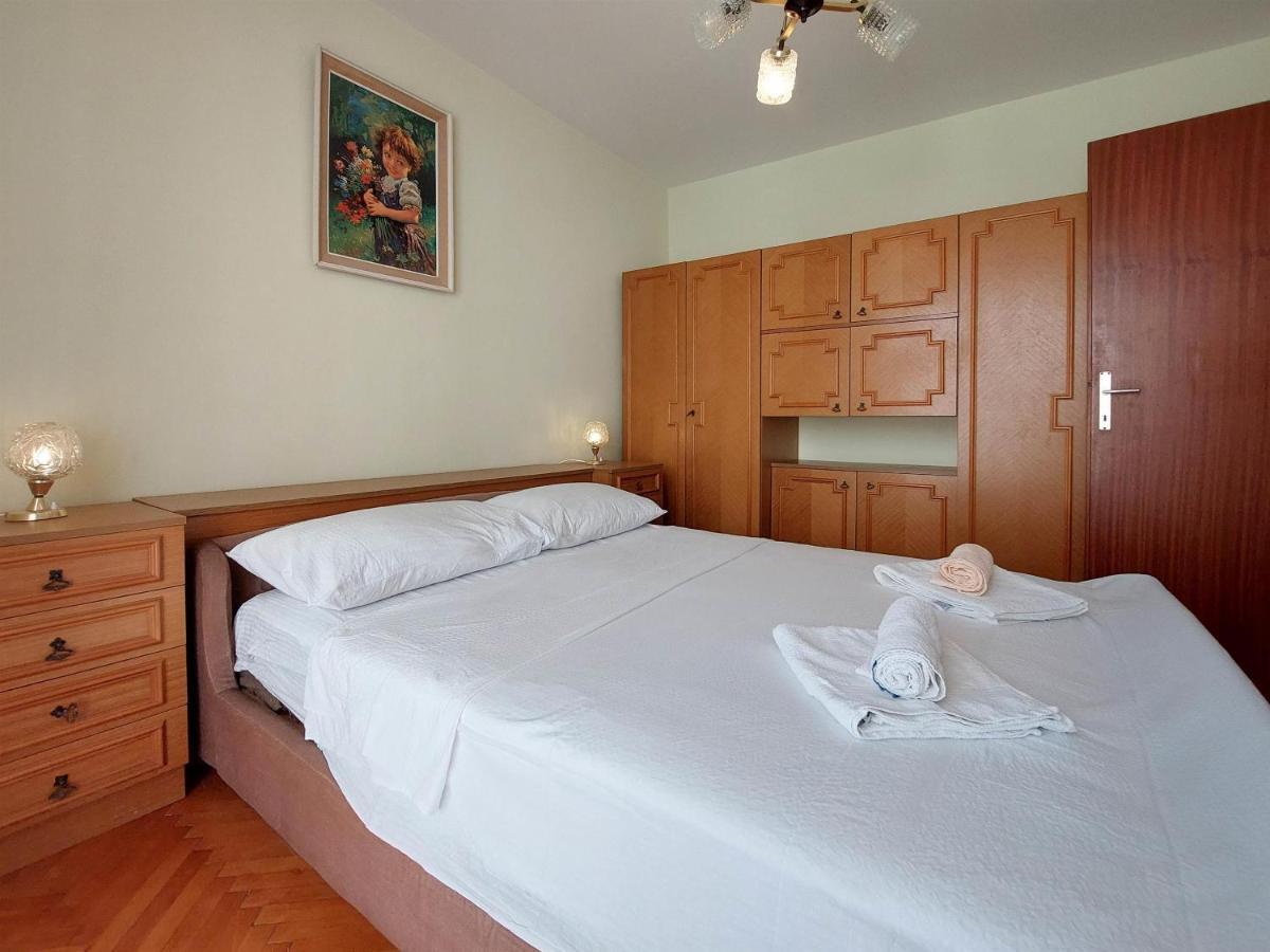 Apartments Nikola Punat Buitenkant foto