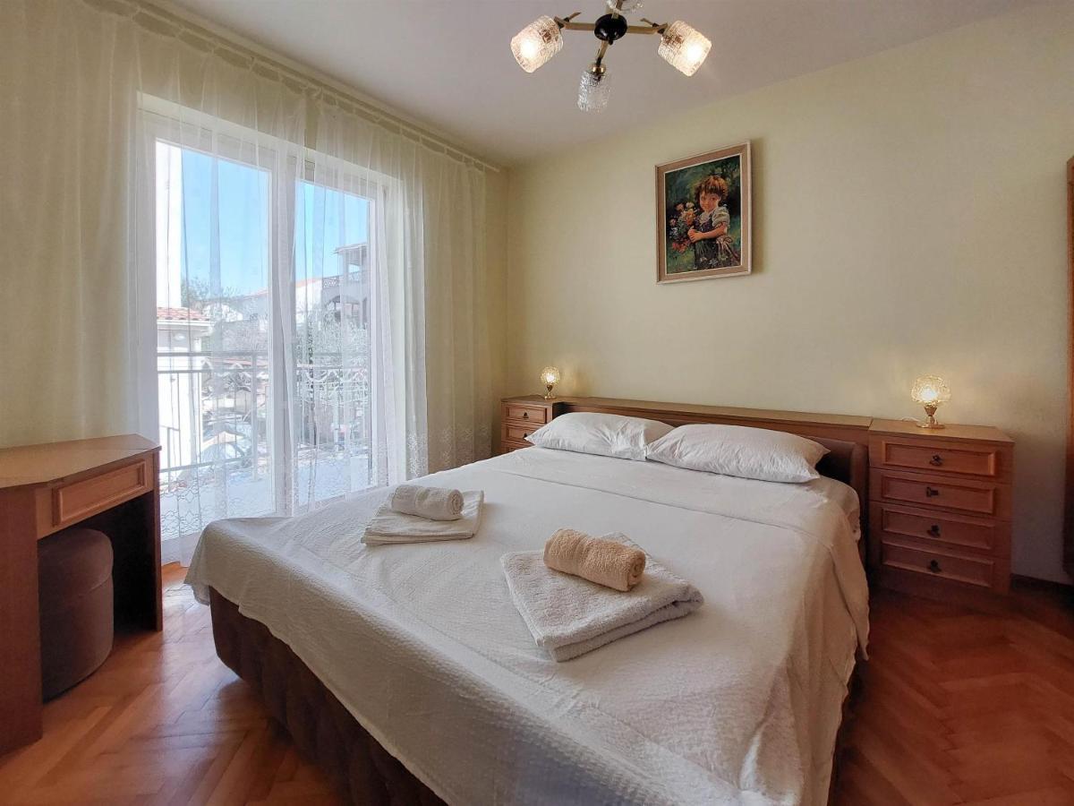 Apartments Nikola Punat Buitenkant foto