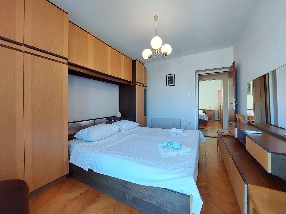 Apartments Nikola Punat Buitenkant foto