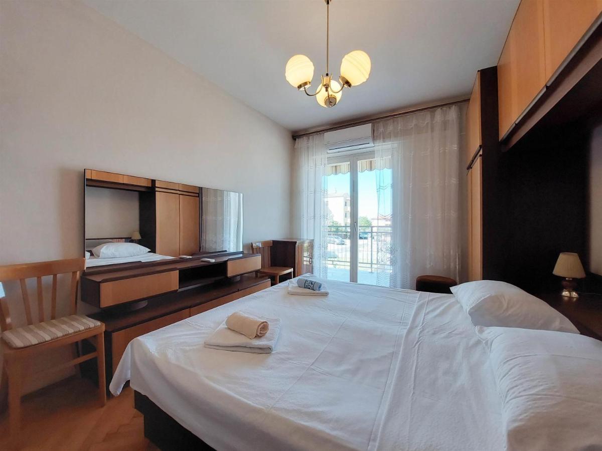 Apartments Nikola Punat Buitenkant foto