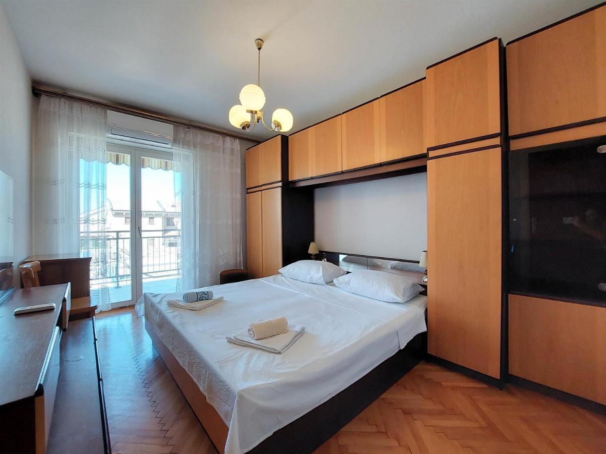 Apartments Nikola Punat Buitenkant foto