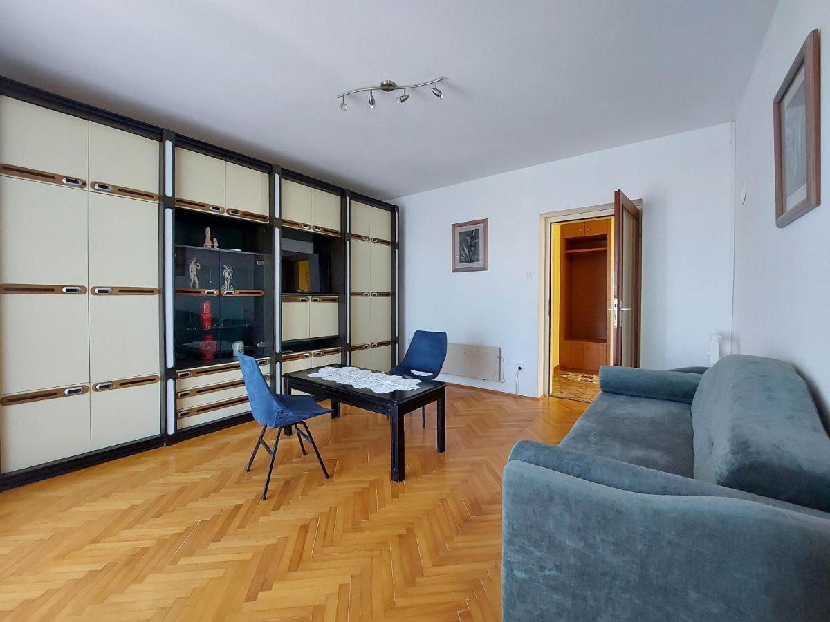 Apartments Nikola Punat Buitenkant foto