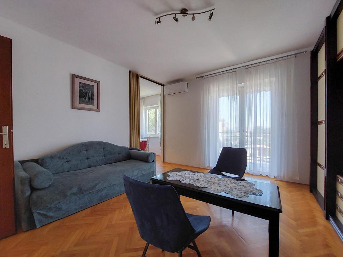 Apartments Nikola Punat Buitenkant foto