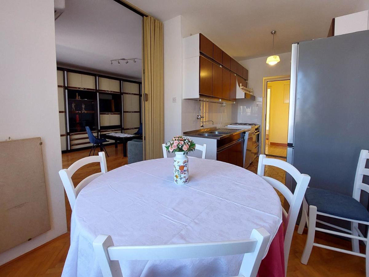 Apartments Nikola Punat Buitenkant foto