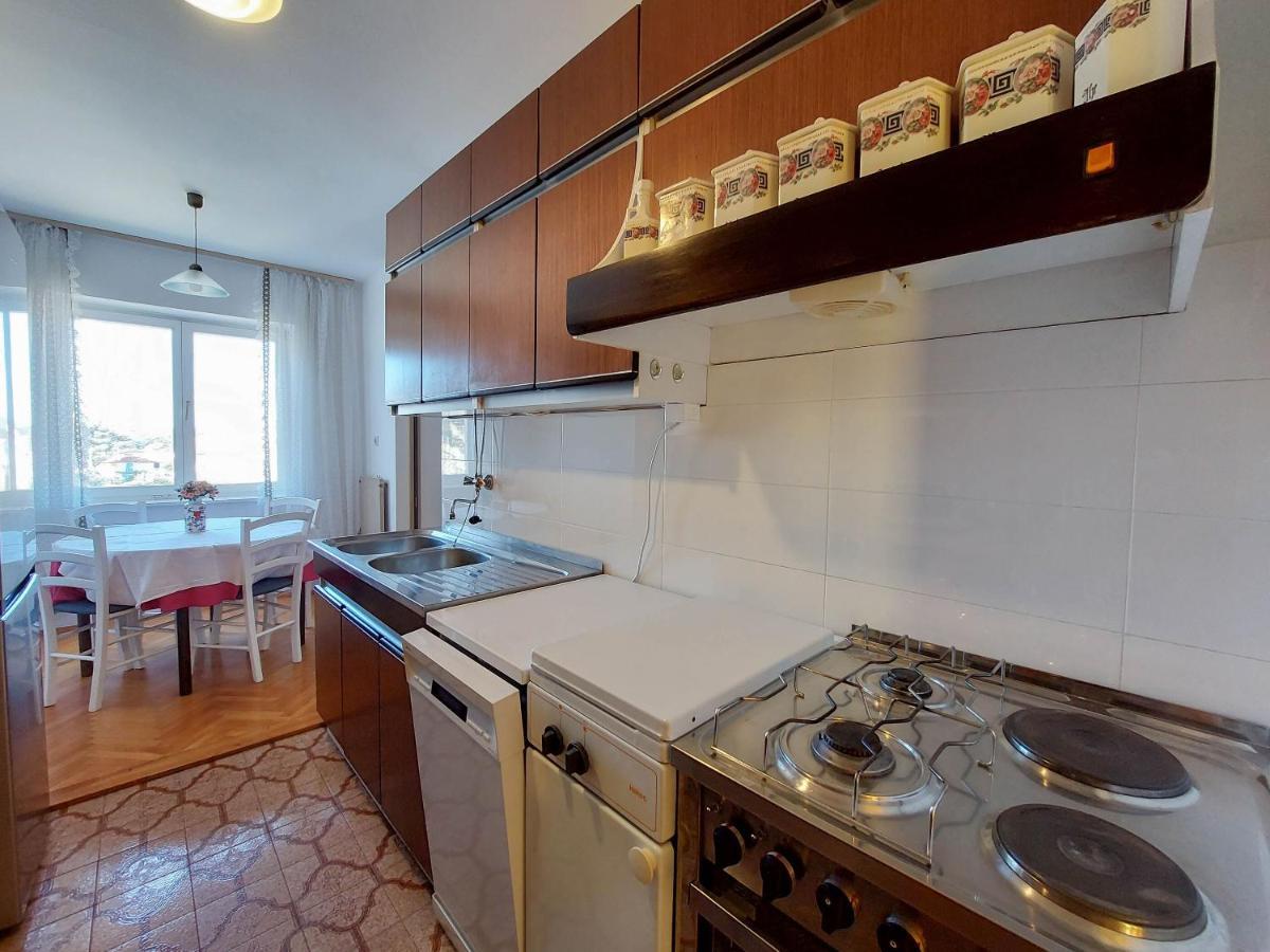 Apartments Nikola Punat Buitenkant foto