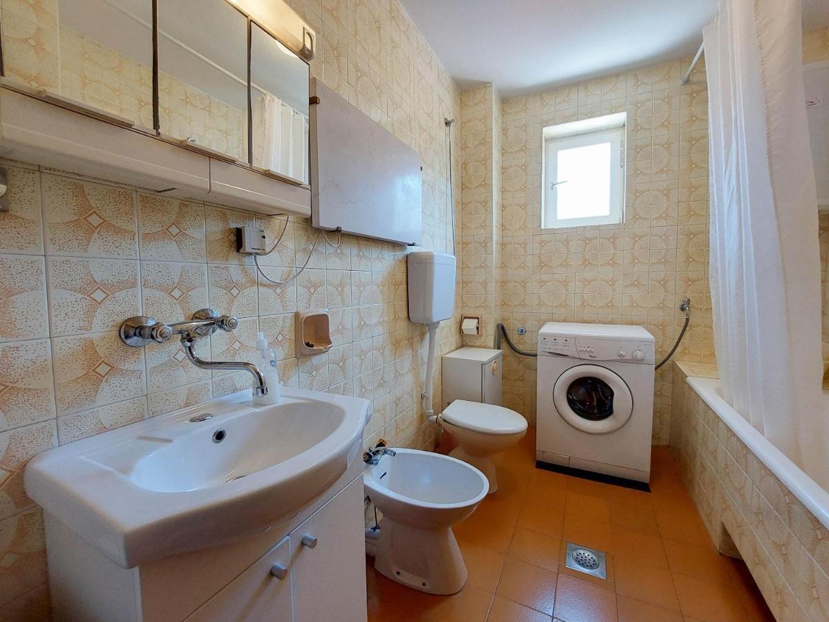 Apartments Nikola Punat Buitenkant foto