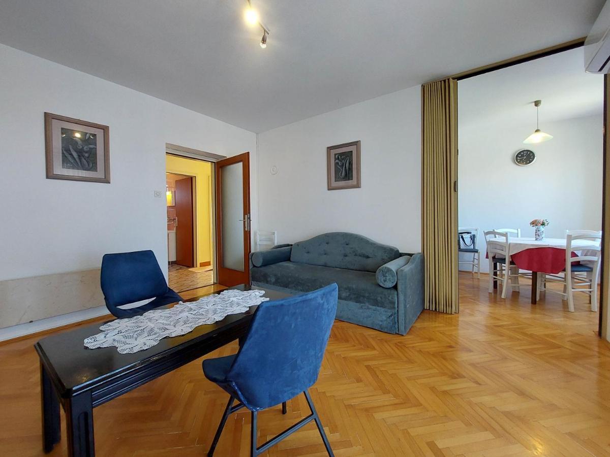 Apartments Nikola Punat Buitenkant foto