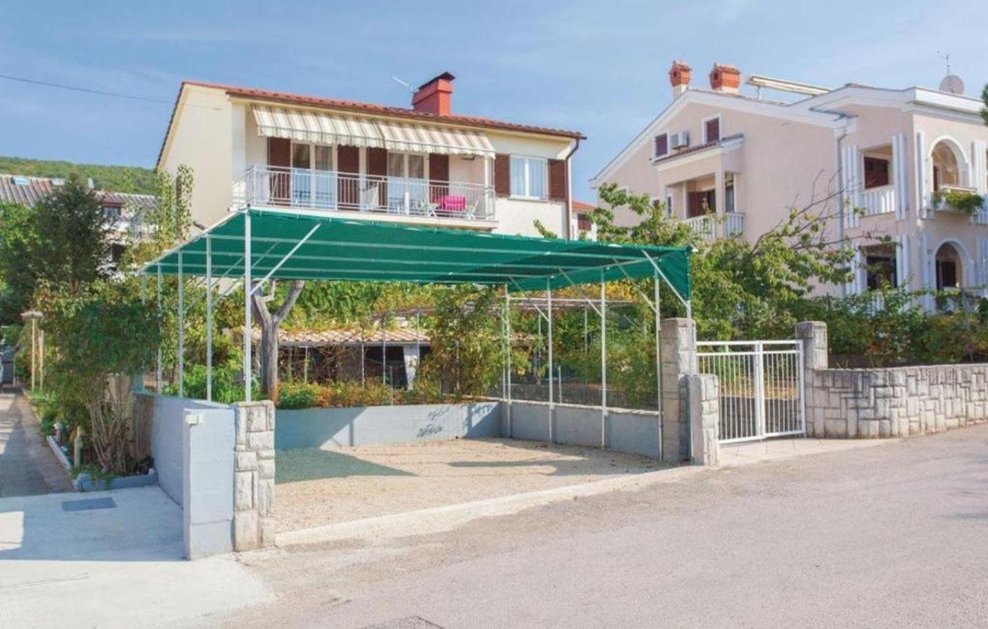 Apartments Nikola Punat Buitenkant foto