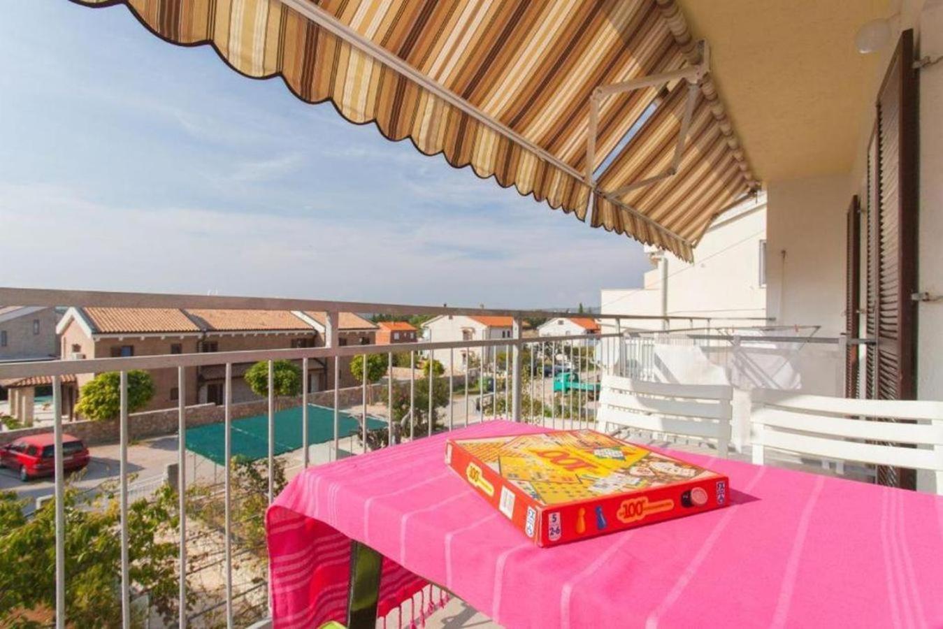 Apartments Nikola Punat Buitenkant foto