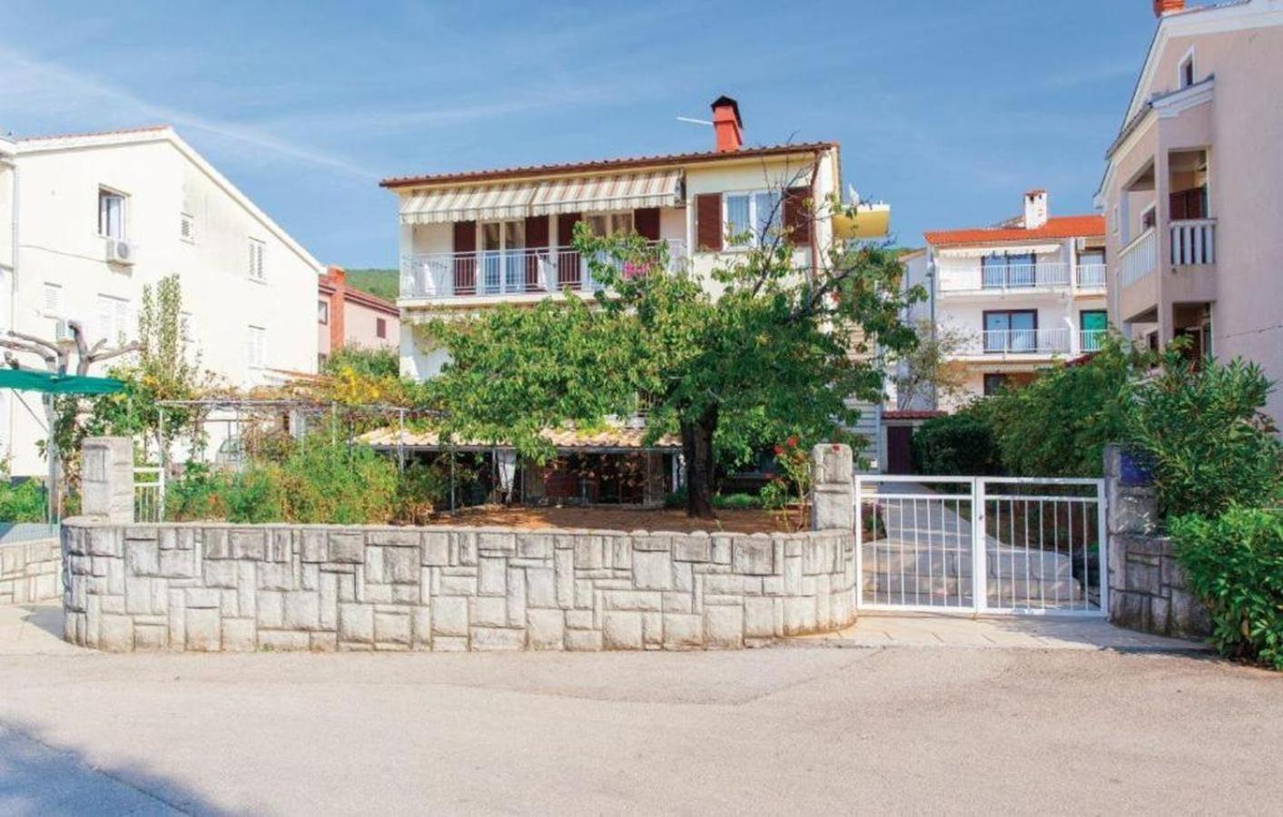 Apartments Nikola Punat Buitenkant foto